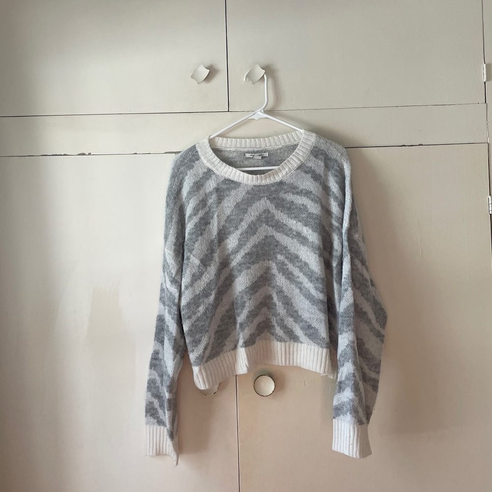 American Eagle grey & white semi-crop sweater